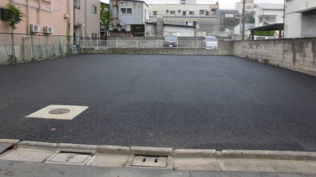 鶴ヶ島の月極駐車場の透水性アスファルト舗装工事